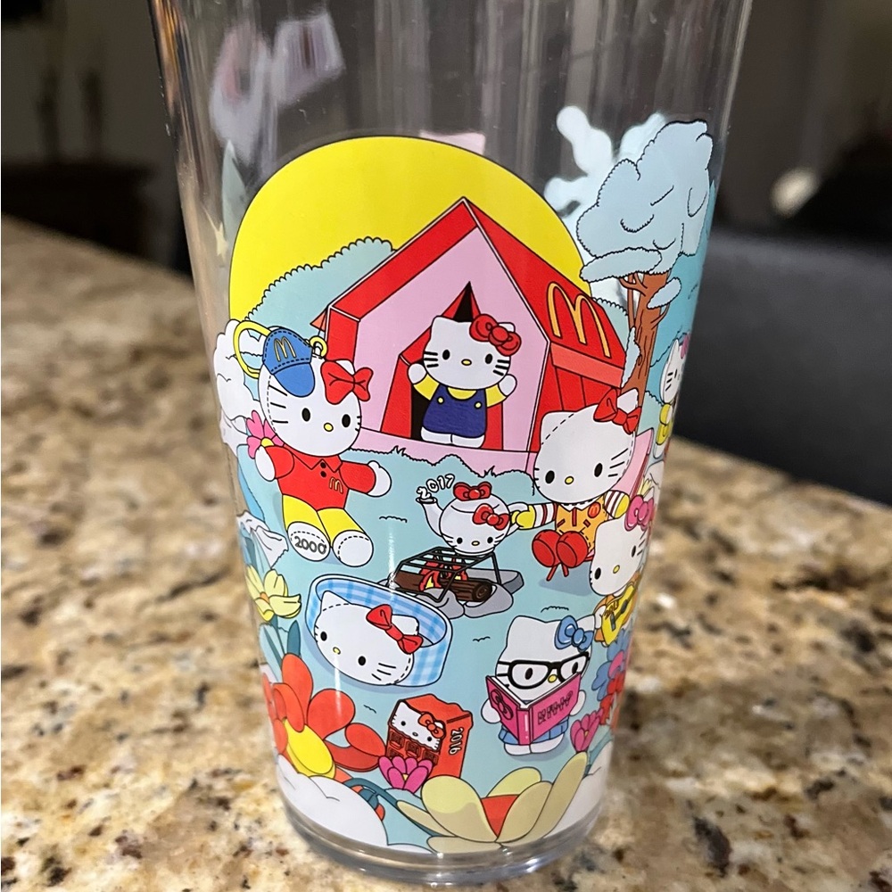 McDonald’s collectors cup hello kitty snoopy